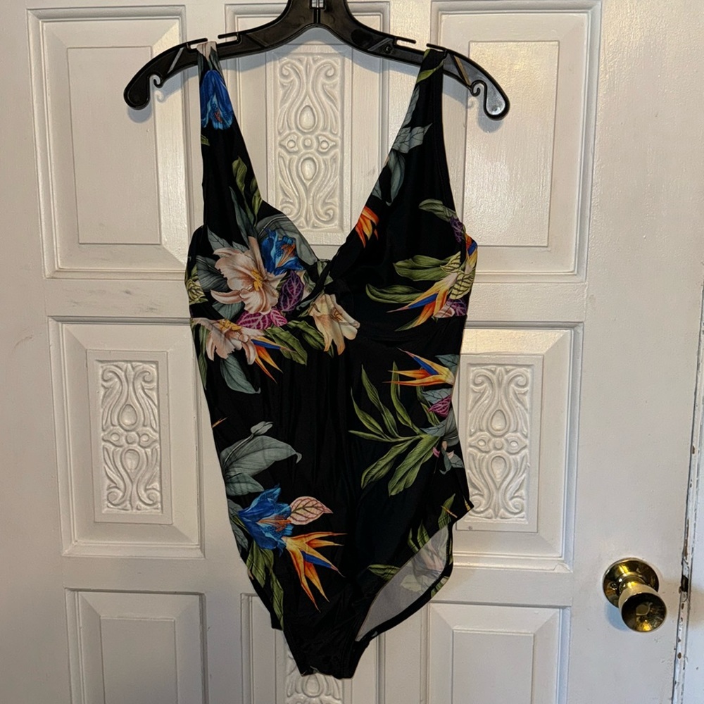 Kona Sol Women’s Twist Front Underwire One Piece Black Floral Bathing Suit XL